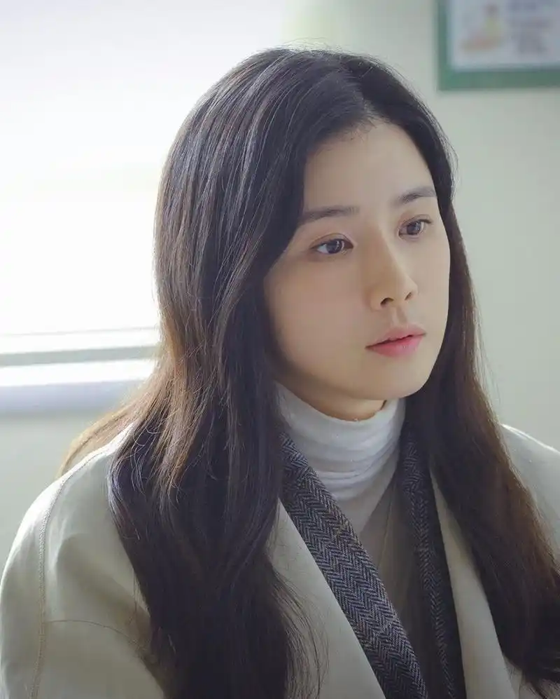 李宝英各时期剧照!从清纯少女到霸气女神,公认颜值巅峰在30代