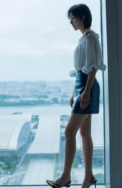 张俪女神的凉鞋美脚_高跟_白色_黑色