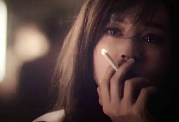 当年风头直追章子怡,传插足秦岚恋情,今1个抽烟镜头征服路人!