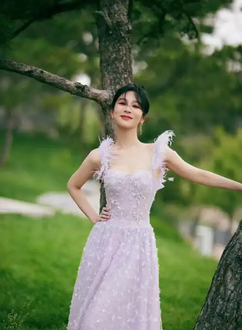 杨紫微信名曝光,对好友有求必应,是个既善良也幽默的姑娘-腾讯新闻