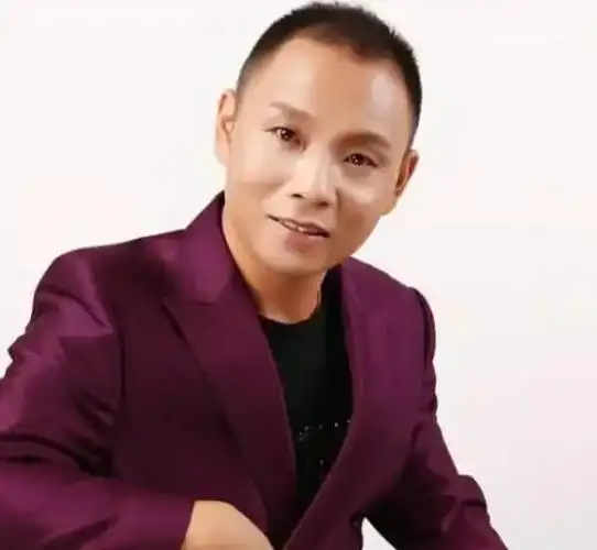 乐凡歌手个人资料 歌手乐凡老家是哪里人 - 歌词译