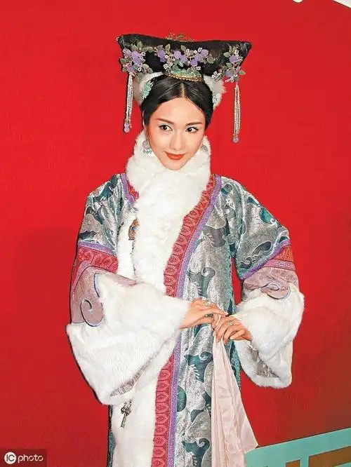 2004年,黎姿在《金枝欲孽》中扮演玉莹小主(图片来自 ic photo)