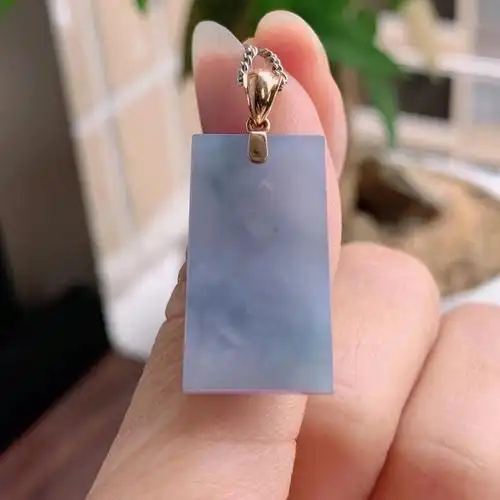 缅甸a货 特价1200  18k金伴钻镶嵌冰糯种淡紫无事牌吊坠  整体尺寸32.