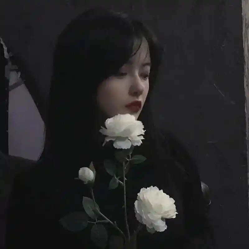 女生头像,独自撑伞的日子,也一定要顺顺利利