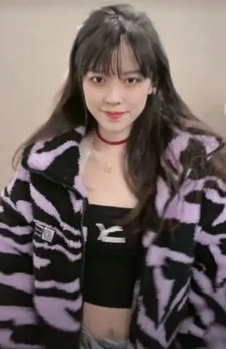 其实像郝一点这样的颜值网红,p图对于她们来说,算是很常见的一个操作