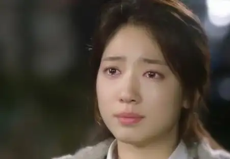 眼泪最不值钱的三大星座女,多愁善感,最爱哭