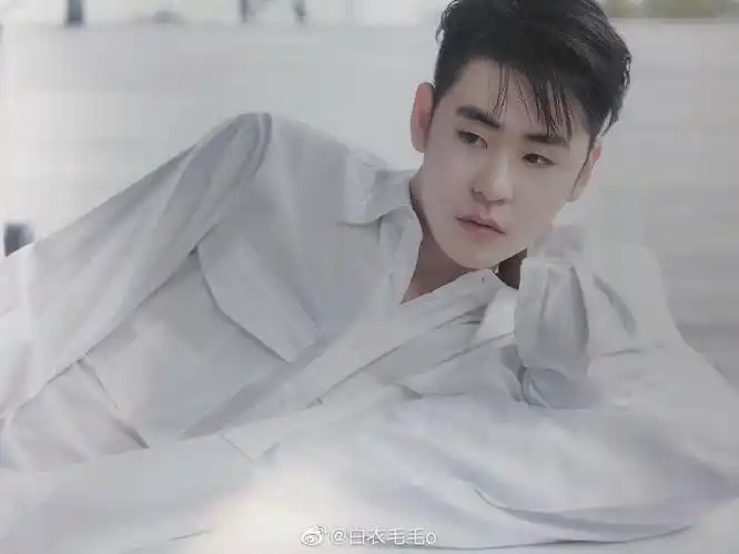 你最吃谁的颜#那一定提名张云雷白衬衫简直太飒啊啊啊啊禁欲系男生谁