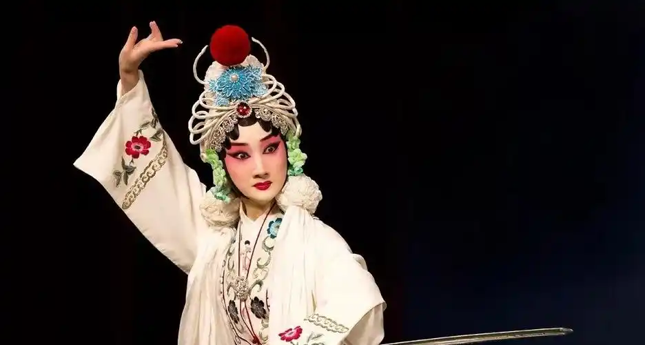 窦晓璇, 北京京剧院演员,工梅派青衣.毕业于中国戏曲学院,流派班学员.