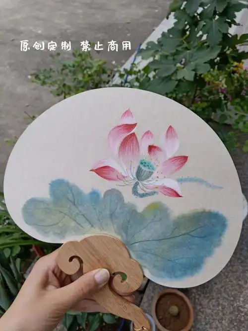 扇形意想不到的好看 不得不说小姐姐也太有眼光了#手绘团扇  #国画