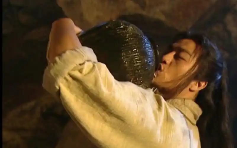 央版笑傲李亚鹏版令狐冲让酒冲哥才是桀骜少年臣