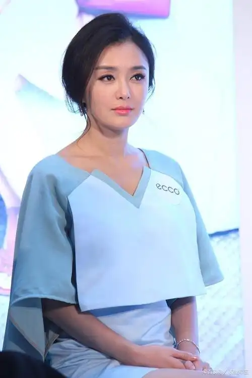 秦岚的演技,外貌与个人成就都堪称出众,荣誉奖项不胜