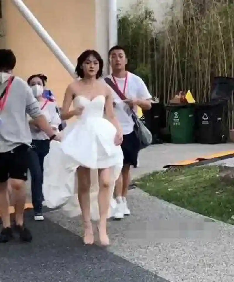 1斤的文淇,目测身高不超过158米,胖乎乎的,应该是婆婆喜欢的身材吧.