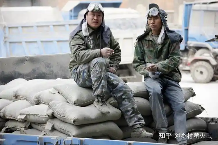 农民工很辛苦有必要提高工资吗网友工资高荒地更多