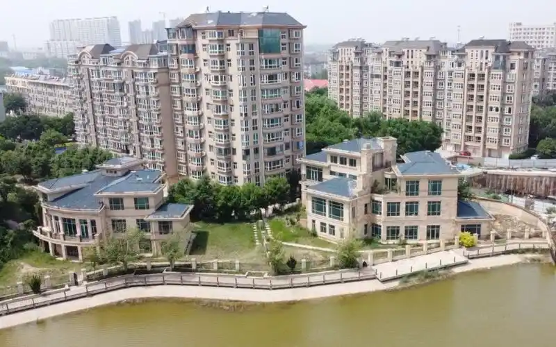 价值数百万的临湖别墅,环境很好却荒废十年,小伙直呼有钱任性!