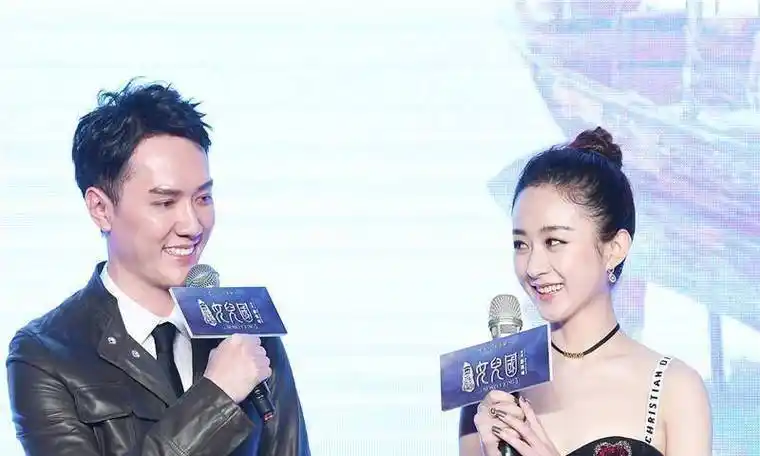 赵丽颖冯绍峰夫妻二人合体罕见同框甜蜜如初