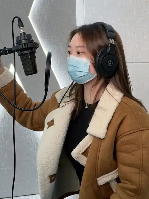 好9699周末就带着男朋友一起来上课我这节课的声乐老师是张露馨