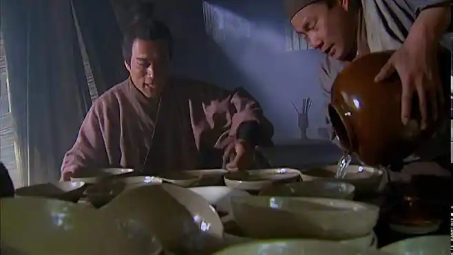 水浒传:武松喝酒,连干一大桌,小二都看傻了!-影视综视频-搜狐视频