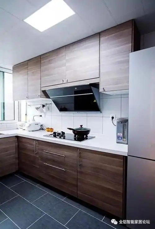 全铝橱柜门颜色选得好做饭心情更美妙厨房空间美不少