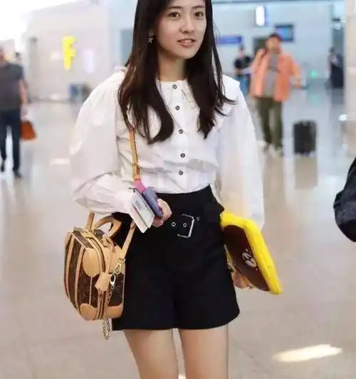 原创梁洁的生活照,和陈嘉欣真是判若两人!_邢昭林_形象_新剧