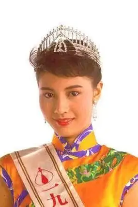 1988年香港 *** :冠军:李嘉欣亚军:陈淑兰(最上镜) 季军:张郁蕾第四名