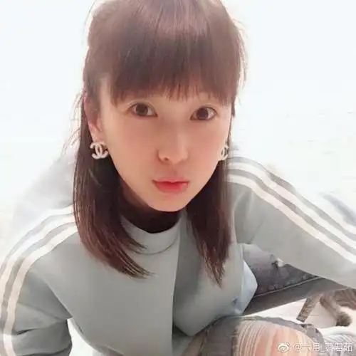 原来蔡君茹嫁给了他,也是演员,20岁才出道,如今35岁成人生赢家