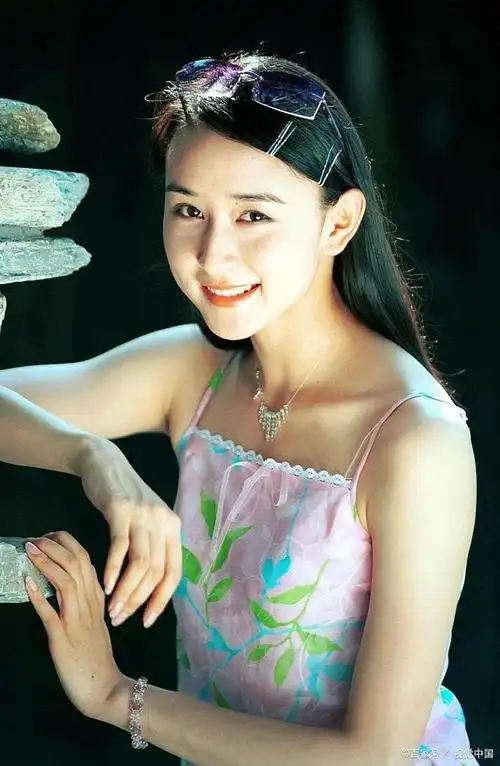 胡静曾黎《浪姐2》舞台重逢,中戏96神仙班,25年同学情动人