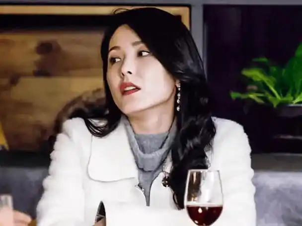 曾黎,96级电影学院的"校花",在《男才女貌》里饰演严如玉,在《理发师