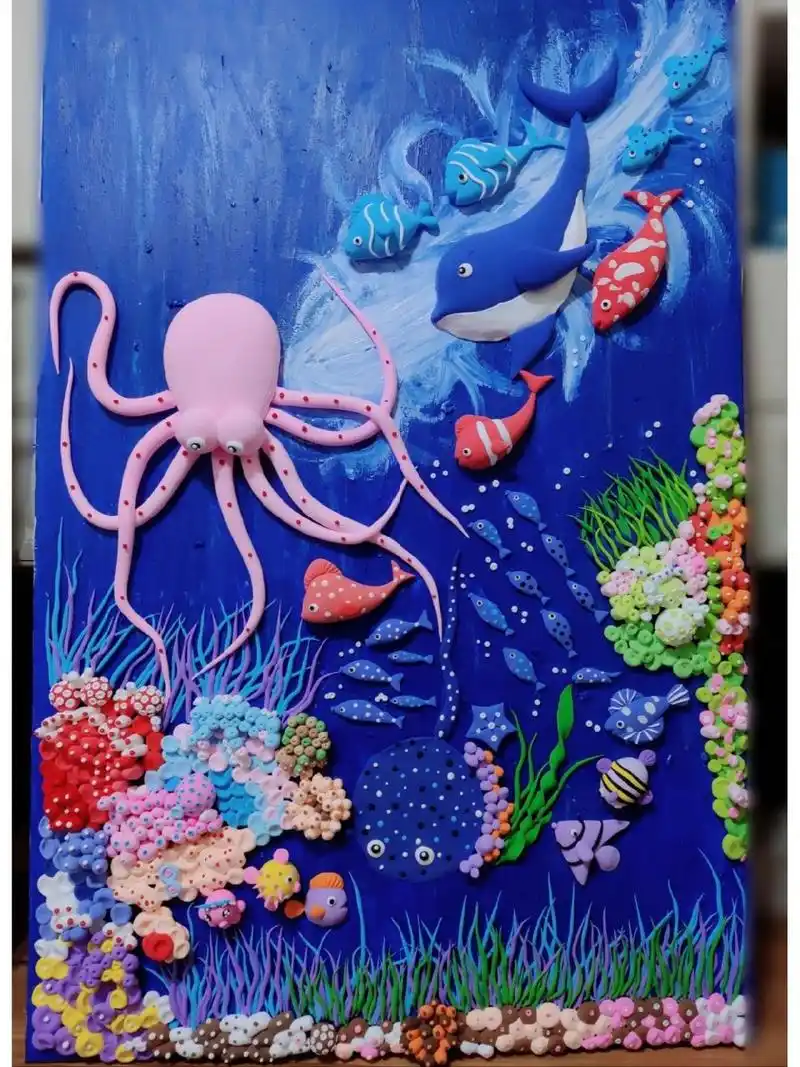 轻黏土手工 海洋世界2 93 这一副整体背景色饱和度高 深蓝色,右上
