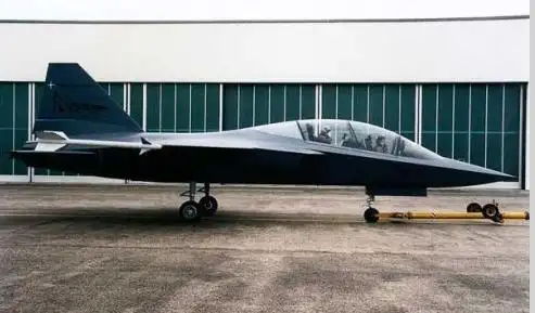 西飞快讯:新型隐身飞豹歼轰-7b试飞成功(组图)【2】